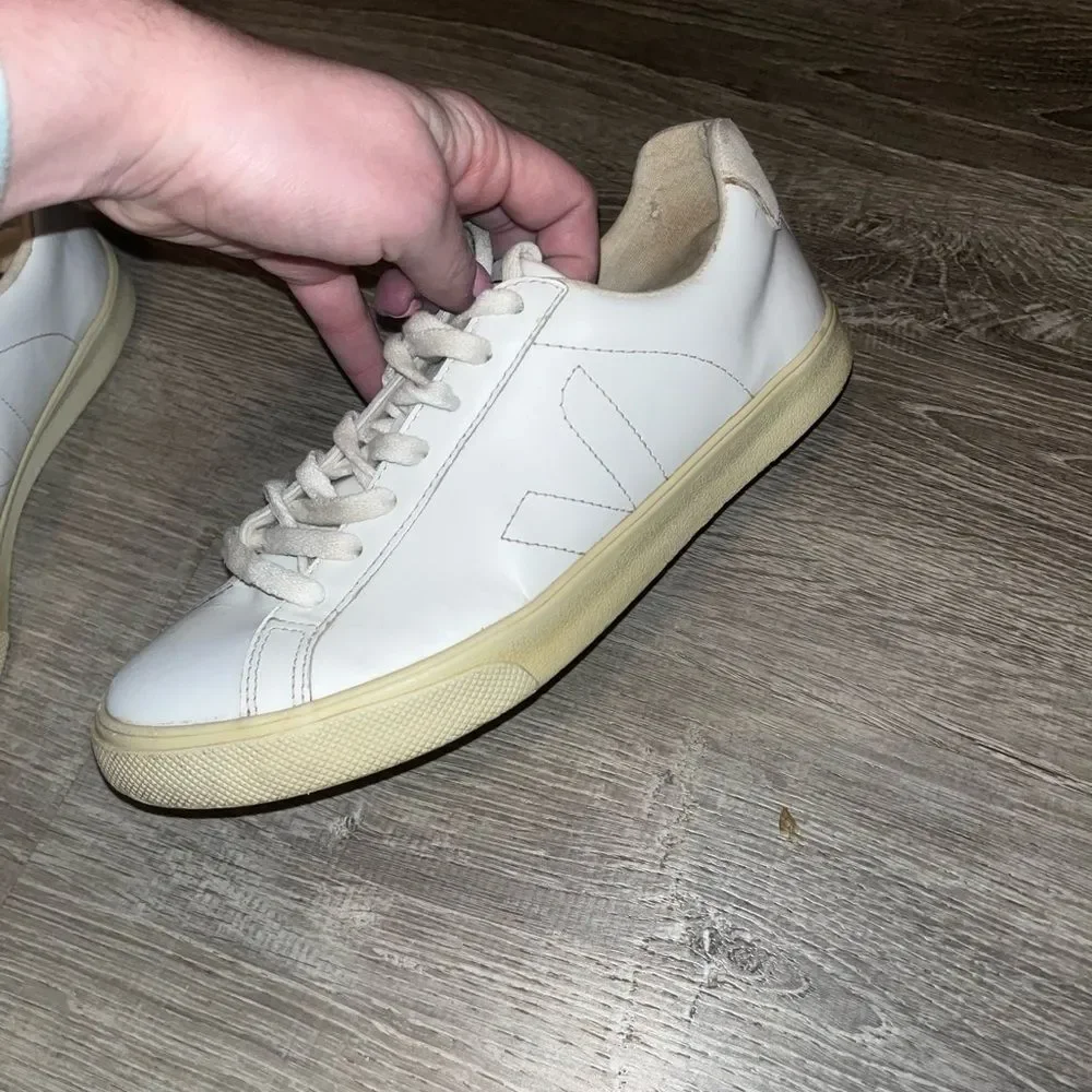 Veja fashion sneaker size 37